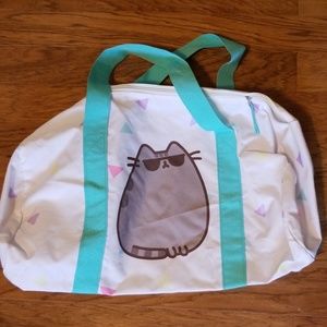 LE Pusheen duffle bag